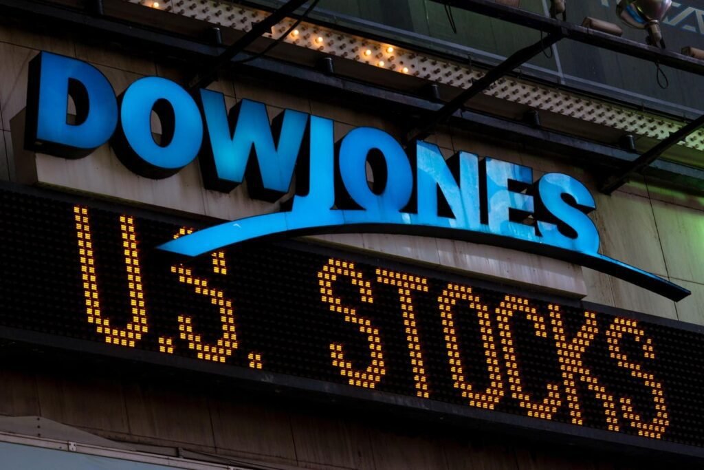 Dow Jones Underperformers: Cisco, Walmart, Chevron, Walgreens